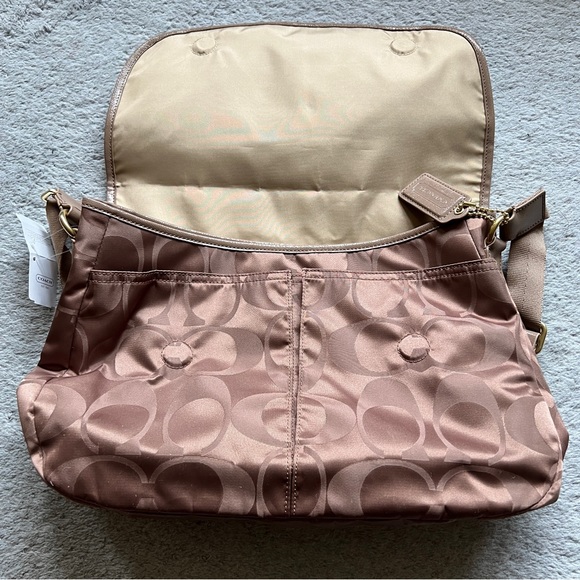 Coach Vintage Signature Nylon Messenger bag - Picture 4 of 8